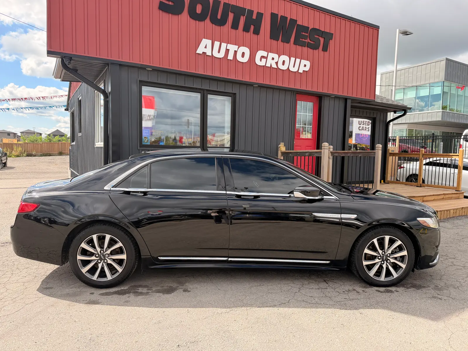 2017 Lincoln Continental Reserve Black side exterior view with chrome trim and multi-spoke alloy wheels at dealership.