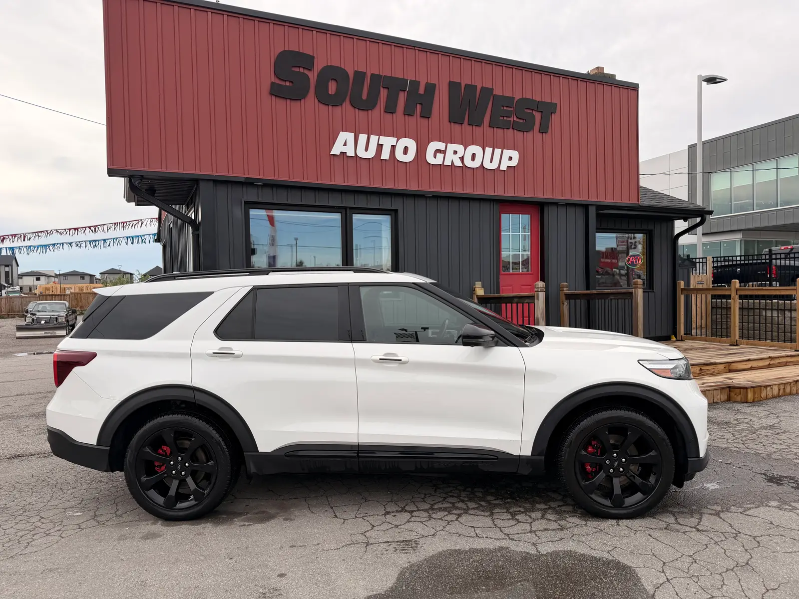 2020 Ford Explorer ST White side exterior view with black alloy wheels and red brake calipers at dealership.